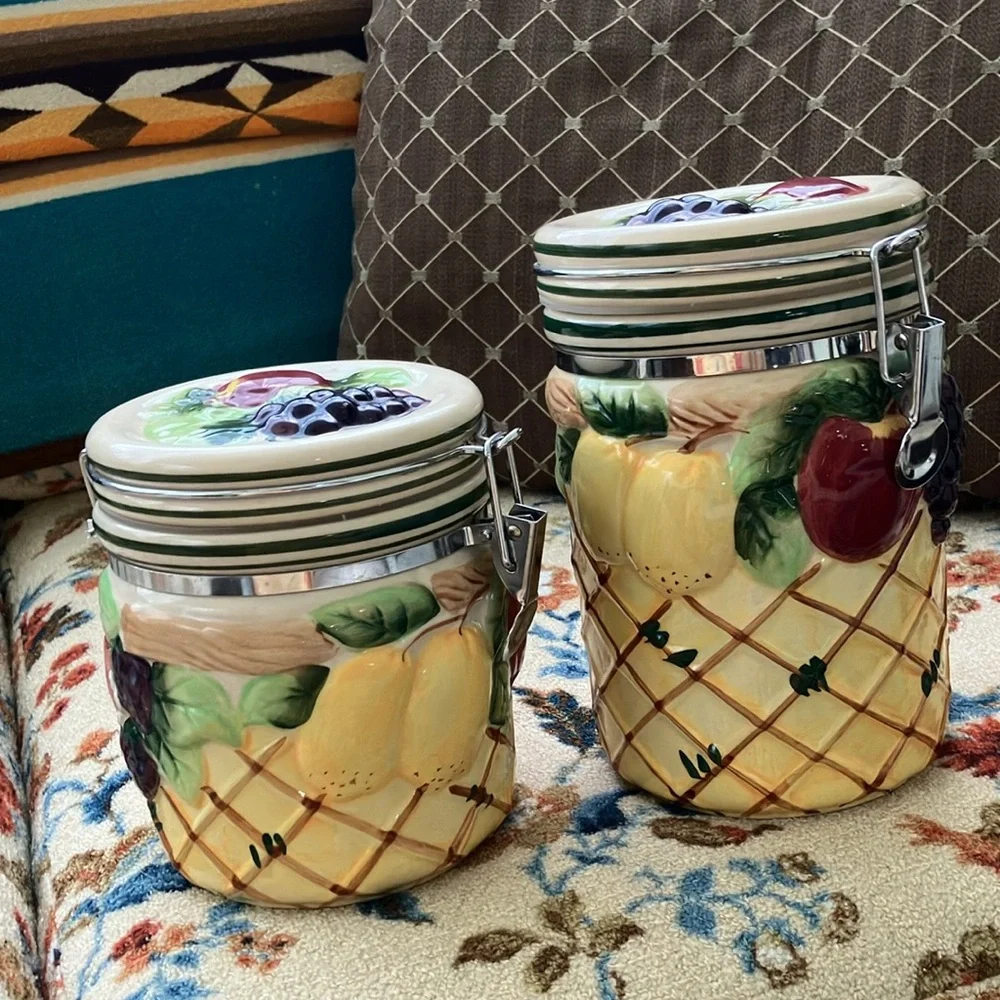 VINTAGE GOURMET HOME ACCENTS RAISED FRUIT CERAMIC FOOD SEAL CANISTER 8”x5” - Picture 17 of 17